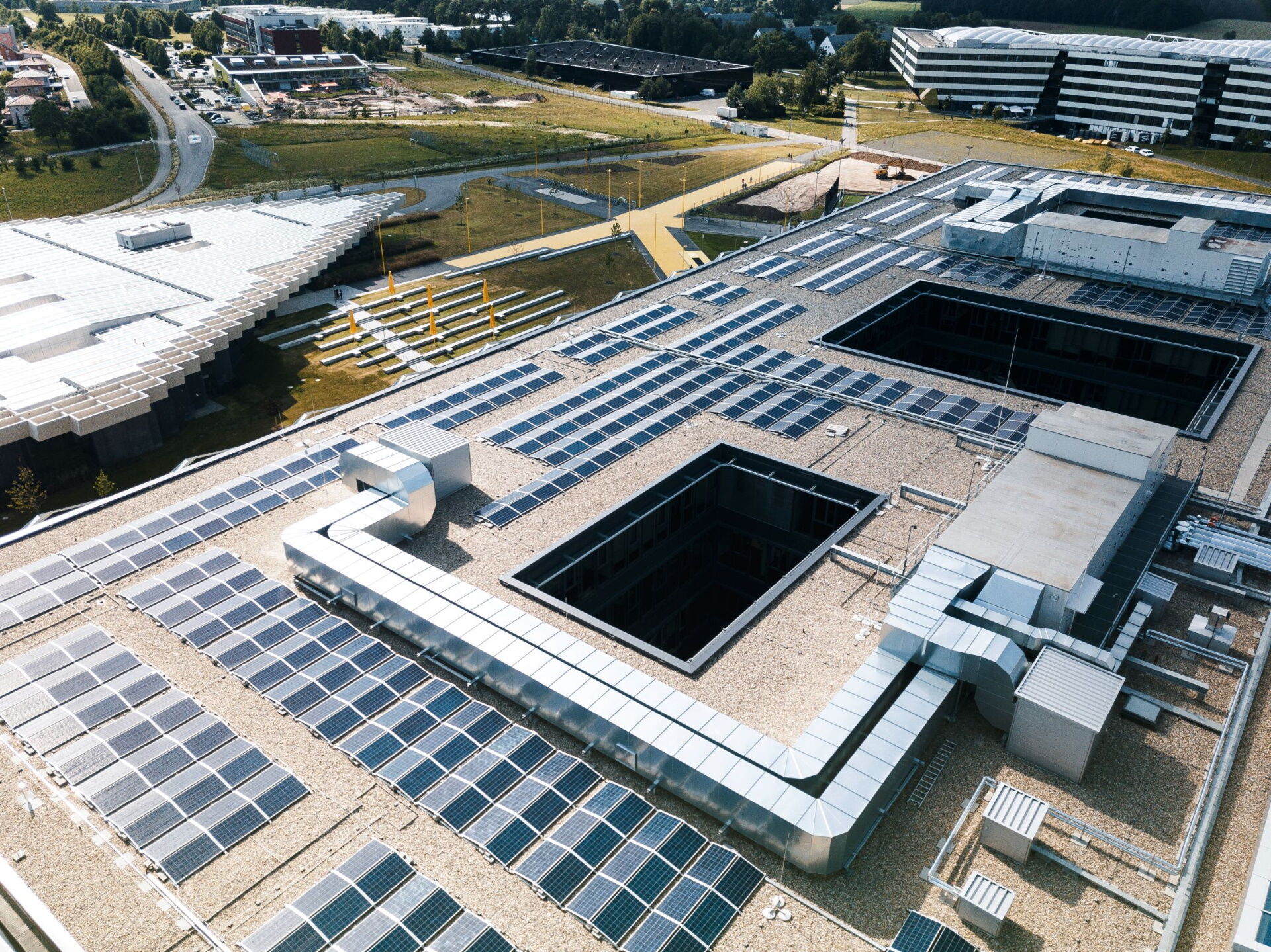 adidas napelemtáblákkal fedett központja a németországi Herzogenaurachban