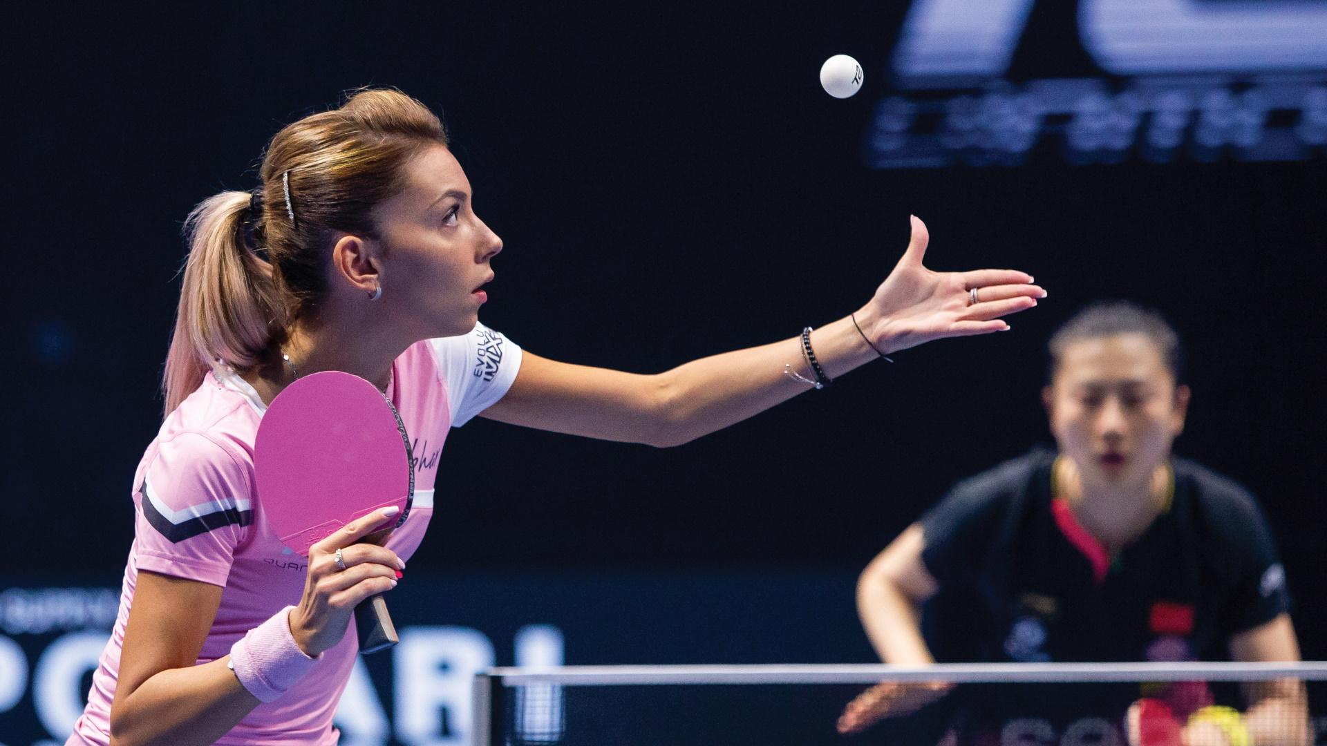 Szőcs Bernadette már új színű borítást használt 2020-ban.