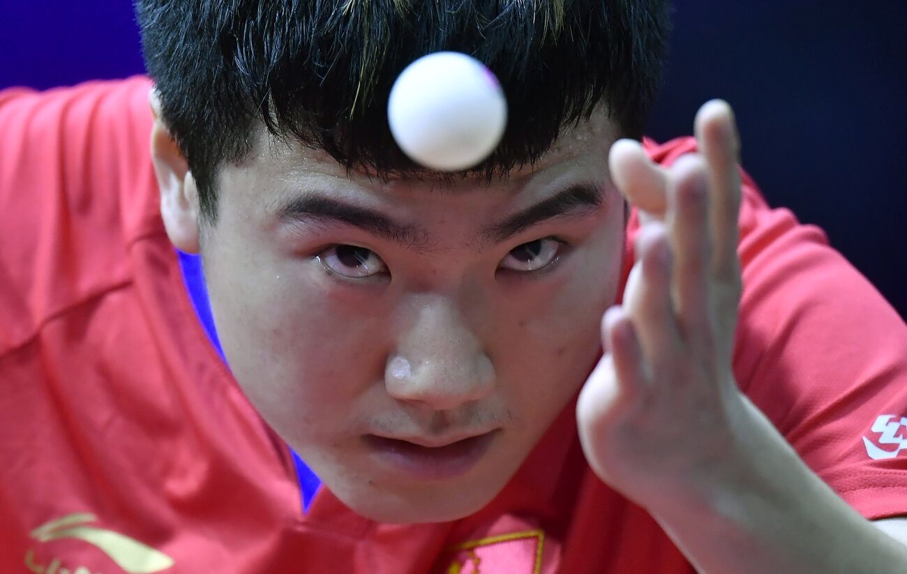 A kínai Liang Csing-kun honfitársa, az első helyen kiemelt kínai Fan Csen-tung ellen játszik.