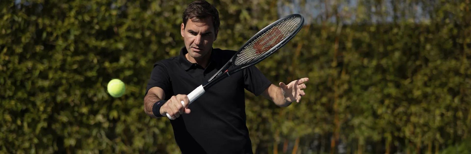 Roger Federer a Wilson céggel közösen kifejlesztett RF 01 teniszütőjével.