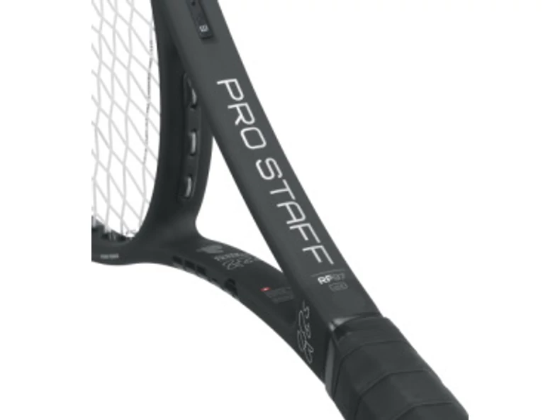 Roger Federer és a Wilson Sporting Goods Co. új, közösen tervezett Pro Staff RF 97 Autograph teniszütővel léptek elő