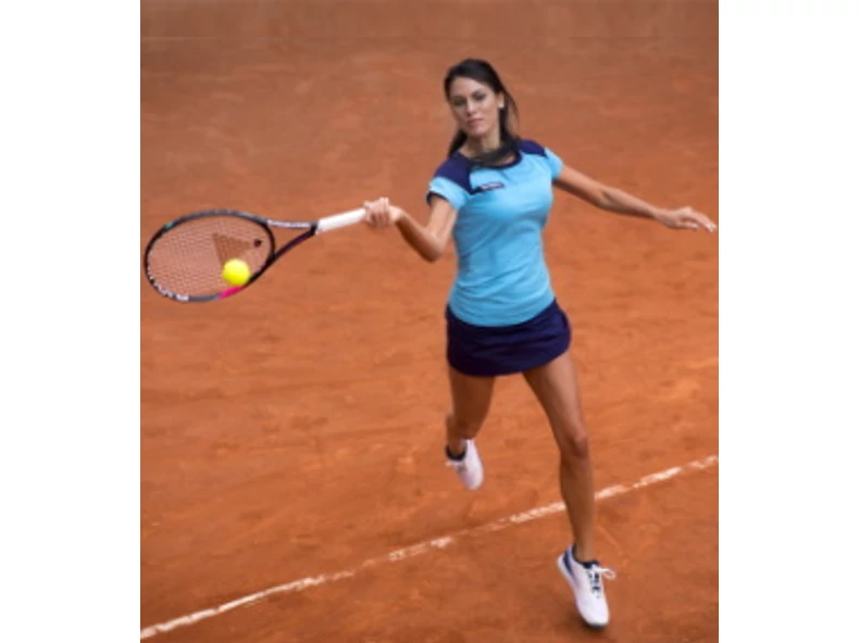 Csak nőknek! Megjelent az első csak nők számára tervezett teniszütő család: Tecnifibre TRebound